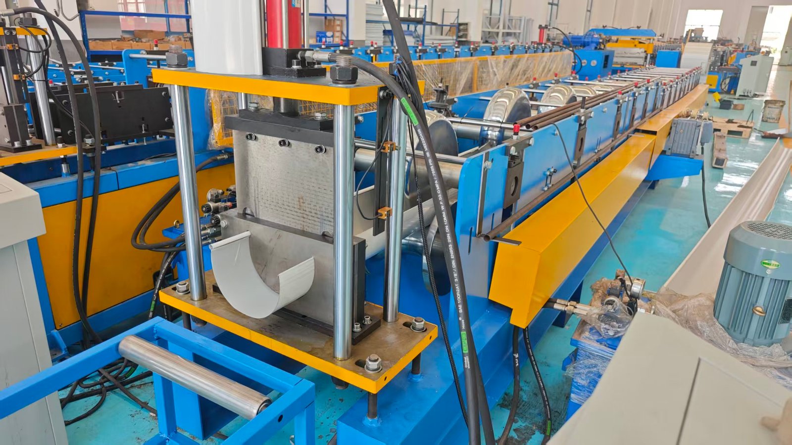Cutting system on a roll forming line